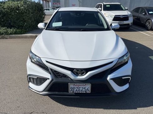 Used 2023 Toyota Camry SE FWD image 2