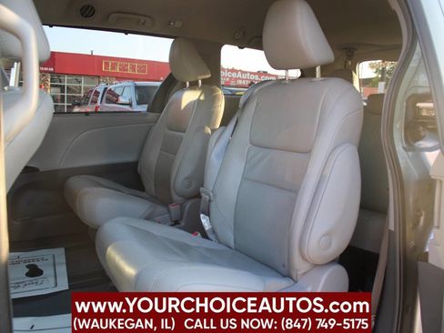 Used 2018 Toyota Sienna XLE w/ XLE Navigation Package FWD image 17