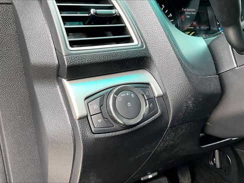 Used 2017 Ford Explorer XLT AWD/4WD image 37