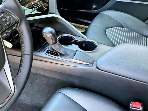 Used 2021 Toyota Camry SE FWD image 17