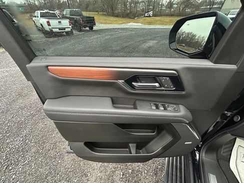 Used 2025 GMC Yukon Denali w/ Sun & Power Step Package image 10