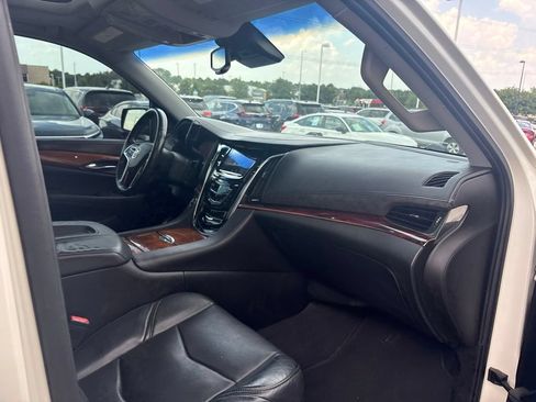 Used 2015 Cadillac Escalade Luxury AWD/4WD image 27