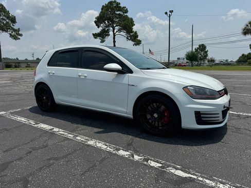 Used 2016 Volkswagen GTI SE w/ Lighting Package (SEL) FWD image 4