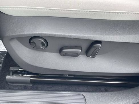 New 2026 Volkswagen Taos SE AWD/4WD image 16