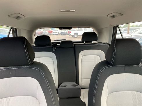 Used 2021 Hyundai Venue SEL FWD image 34