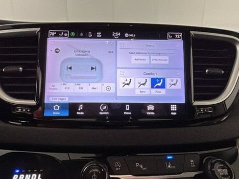 Used 2024 Chrysler Pacifica Touring-L FWD image 23