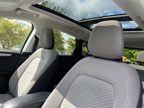 Used 2022 Ford Escape SE w/ SE Sport Appearance Package AWD/4WD image 17