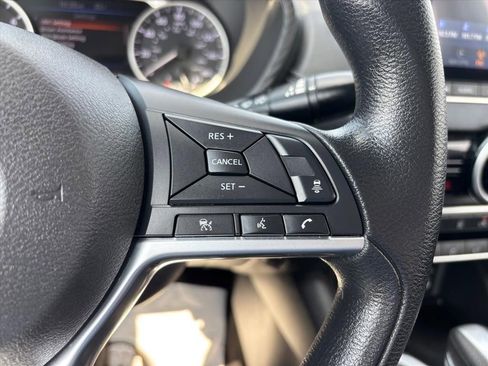 Used 2025 Nissan Sentra SV FWD image 16