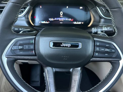 New 2025 Jeep Grand Cherokee L Limited w/ Luxury Tech Group II image 25