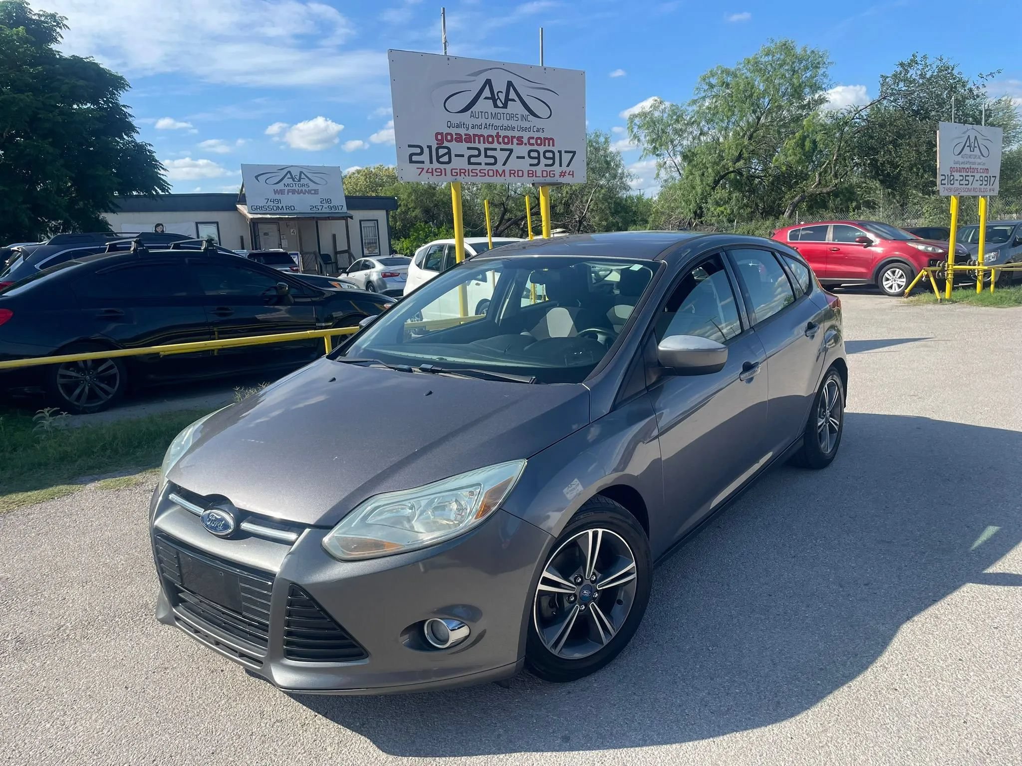 Used 2012 Ford Focus SE FWD image 1