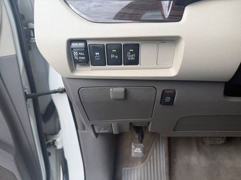 Used 2015 Toyota Sienna XLE Premium AWD/4WD image 15