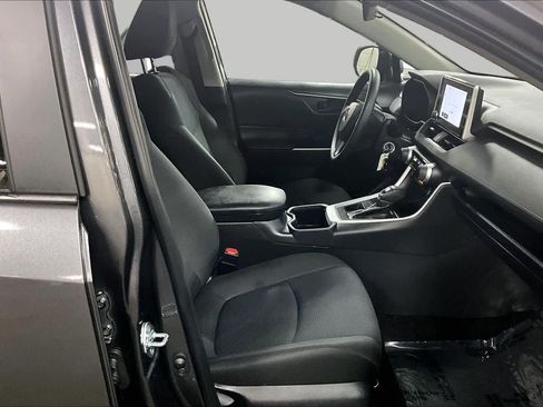 Used 2025 Toyota RAV4 LE AWD/4WD image 9