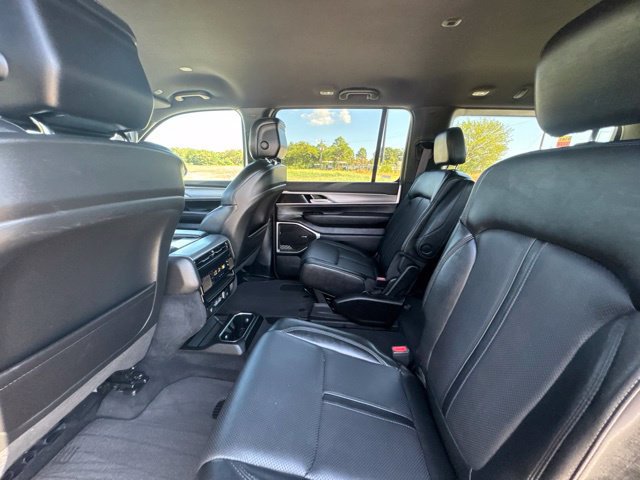 Used 2025 Jeep Wagoneer Series II AWD/4WD image 22