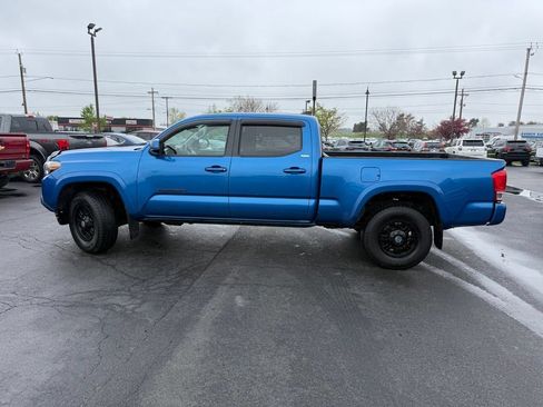 Used 2017 Toyota Tacoma SR5 AWD/4WD image 8
