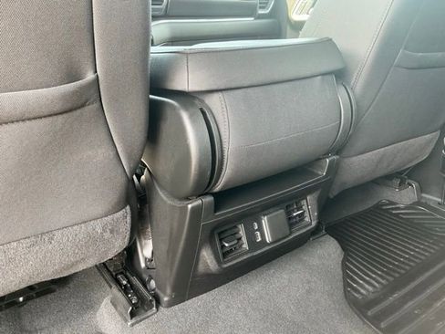 Used 2025 Chevrolet Silverado 1500 LT image 34