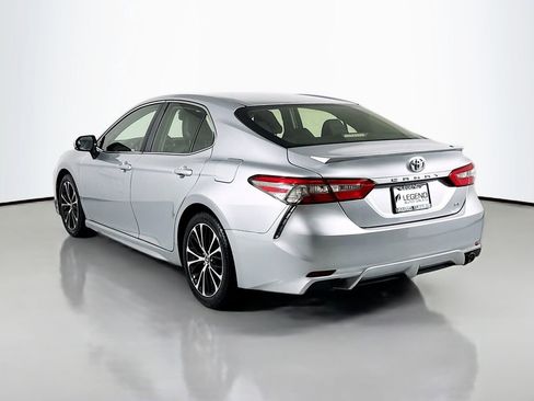 Used 2018 Toyota Camry SE w/ Moonroof Package image 9