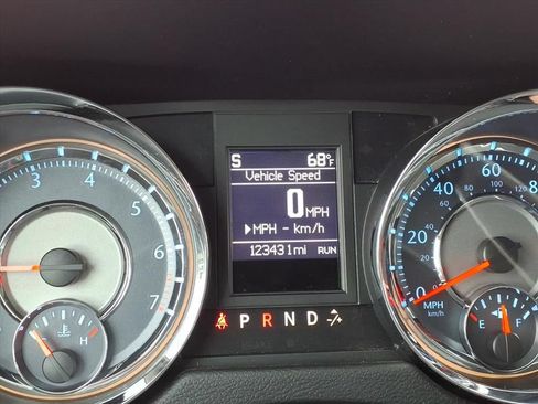 Used 2015 Chrysler Town & Country Touring w/ Driver Convenience Group FWD image 21