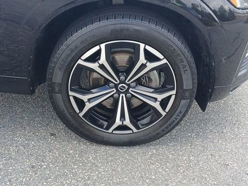 Used 2022 Volvo XC60 B5 Momentum w/ Advanced Package image 27