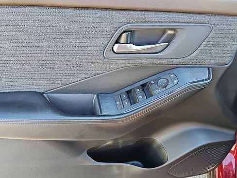 Used 2021 Nissan Rogue SV image 13