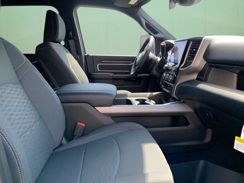 New 2025 RAM 2500 Big Horn AWD/4WD image 39