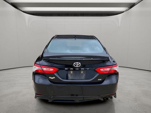 Used 2020 Toyota Camry SE FWD image 4