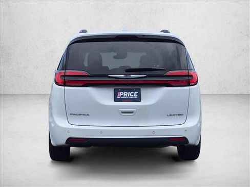 Used 2022 Chrysler Pacifica Limited FWD image 6