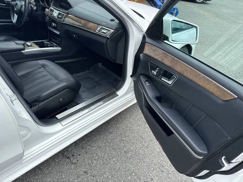 Used 2015 Mercedes-Benz E 400 4MATIC Sedan image 16