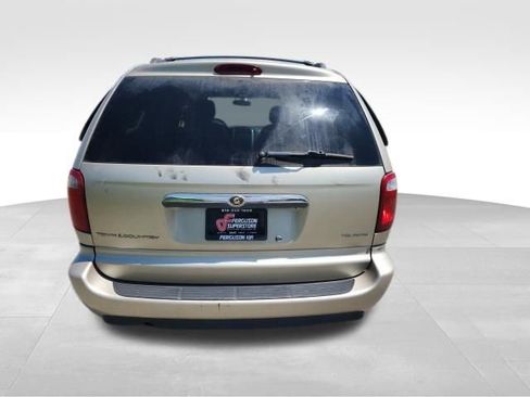 Used 2006 Chrysler Town & Country Touring FWD image 4