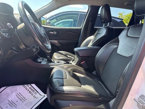 Used 2019 Jeep Cherokee Latitude Plus w/ Cold Weather Group image 12