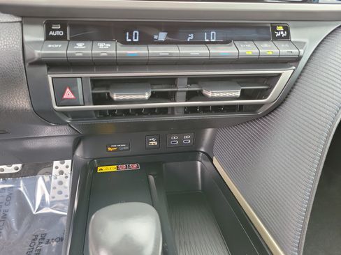 Used 2025 Toyota Camry SE FWD image 23