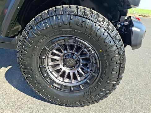 Used 2026 Jeep Wrangler Unlimited Rubicon AWD/4WD image 8