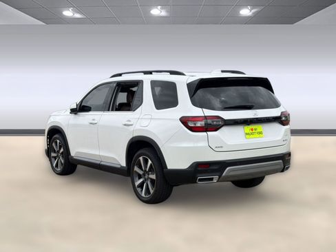 Used 2025 Honda Pilot Elite image 3