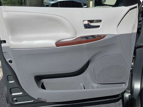 Used 2014 Toyota Sienna XLE image 13