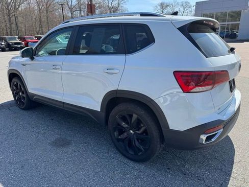 Certified 2023 Volkswagen Taos SE w/ Panoramic Sunroof Package image 7