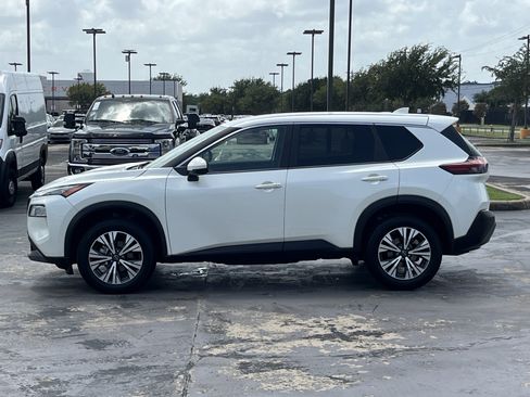 Used 2022 Nissan Rogue SV FWD image 11