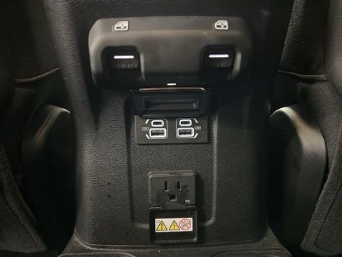 Used 2023 Jeep Wrangler Unlimited Rubicon w/ Cold Weather Group AWD/4WD image 33