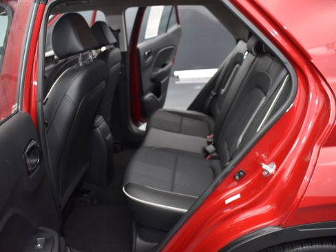 Used 2022 Hyundai Venue Limited image 13