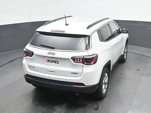Used 2025 Jeep Compass Latitude AWD/4WD image 26