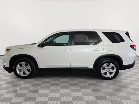 Used 2023 Honda Pilot LX image 5