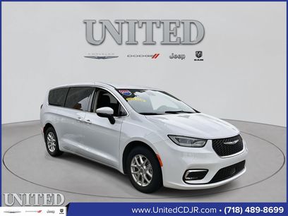 Used 2023 Chrysler Pacifica Touring-L
