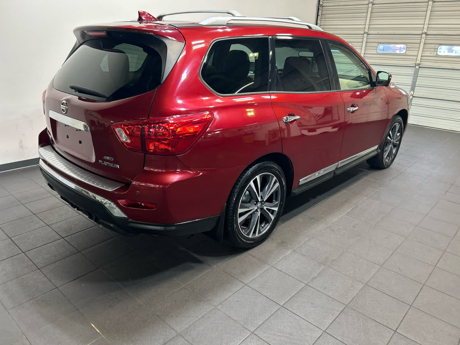 Used 2019 Nissan Pathfinder Platinum AWD/4WD image 3