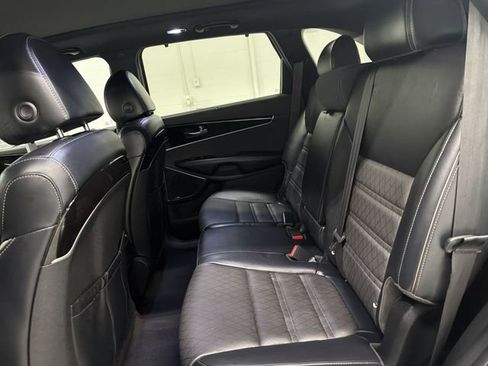 Used 2019 Kia Sorento SX image 17
