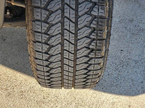 Used 2024 GMC Canyon Denali image 18