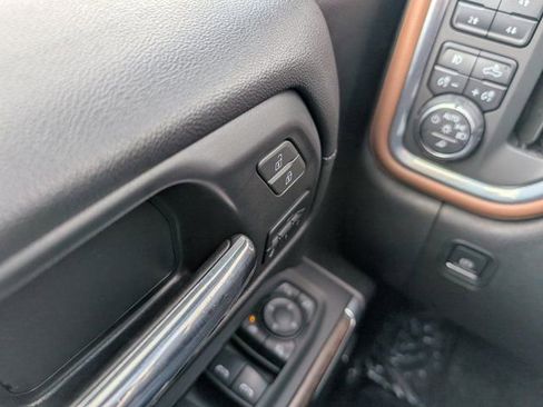 Used 2022 Chevrolet Silverado 1500 High Country image 25