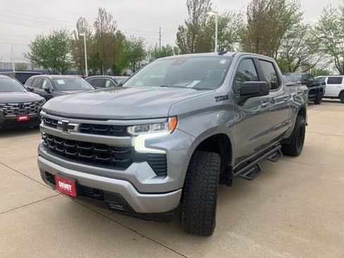 Used 2025 Chevrolet Silverado 1500 RST w/ Convenience Package II AWD/4WD image 3