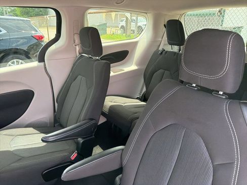 Used 2023 Chrysler Voyager LX FWD image 35