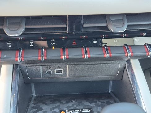 Used 2024 GMC Canyon AT4X image 31