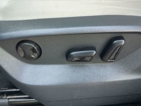 Certified 2021 Volkswagen Tiguan SE image 19