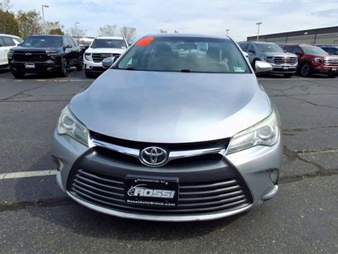 Used 2016 Toyota Camry image 3