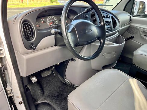 Used 1999 Ford E-150 and Econoline 150 Wagon image 13